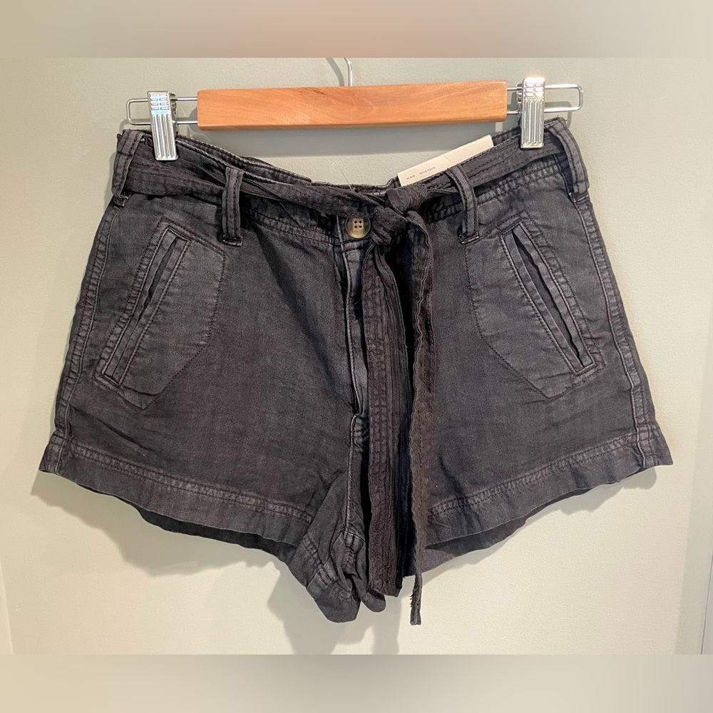 American Eagle High Rise Tie Waist Shorts- Size 4 NWT‎